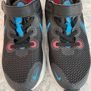 Nike boys youth size 2